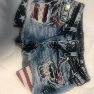 Miss Me signature shorts size 26